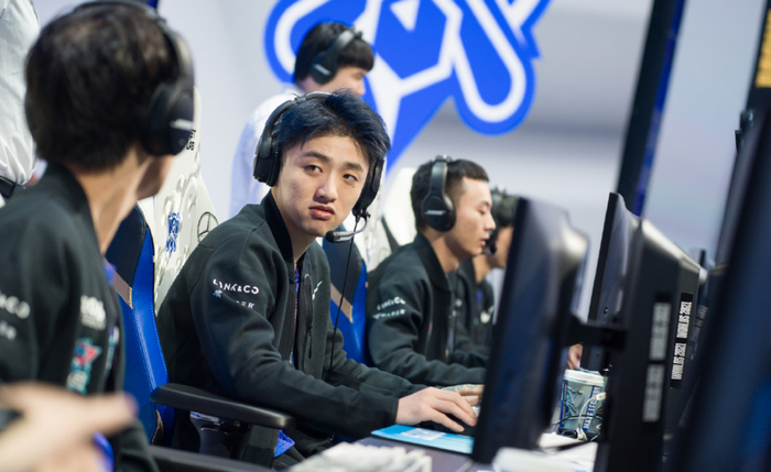 DK鏖战FPX，BDD完成史诗逆转鏖战多局入围赛，让粉丝疯狂欢呼