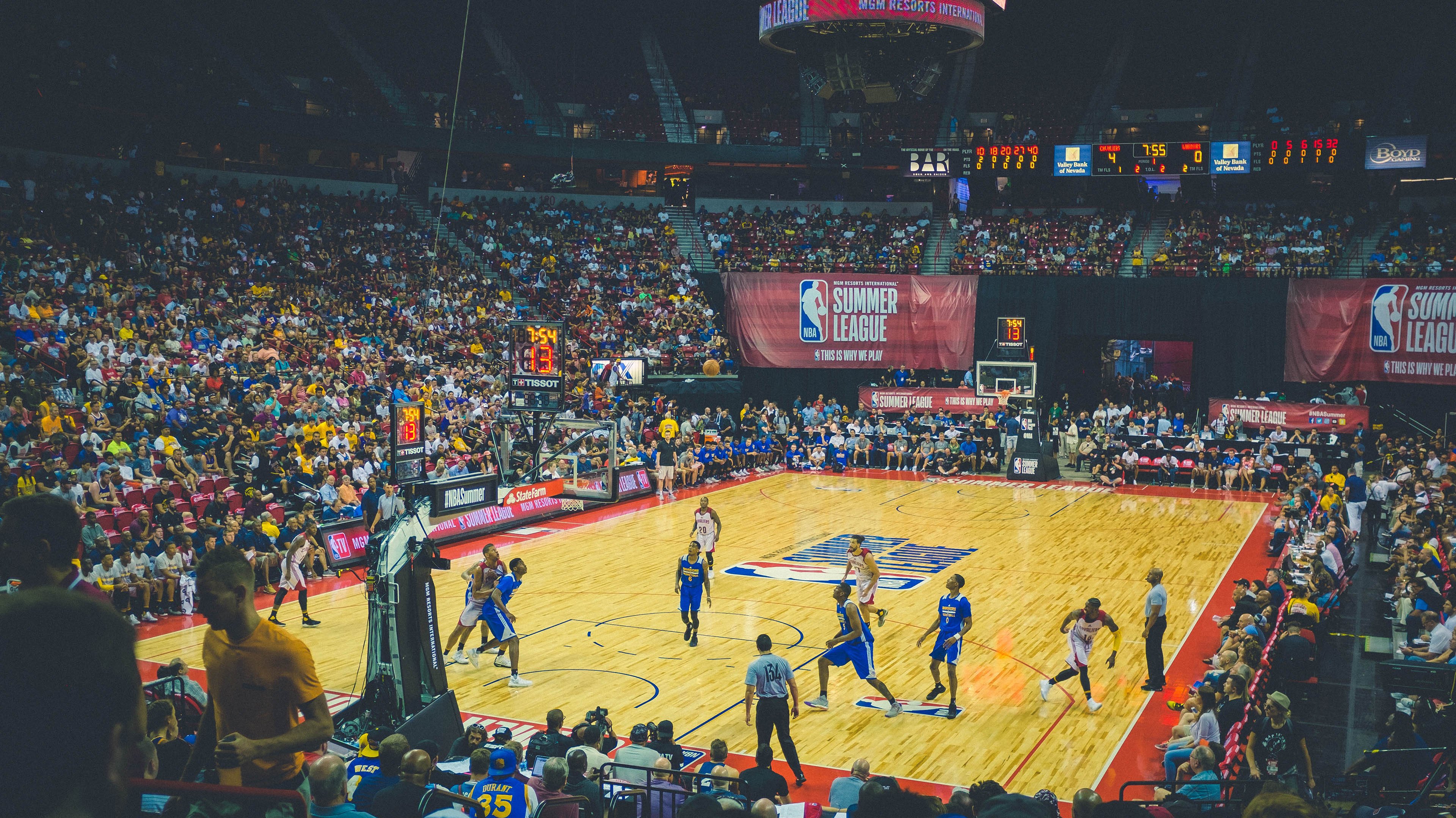 东契奇独舞51分难救主！深圳队上演惊天逆袭，跨洲表演赛终结掘金不败神话