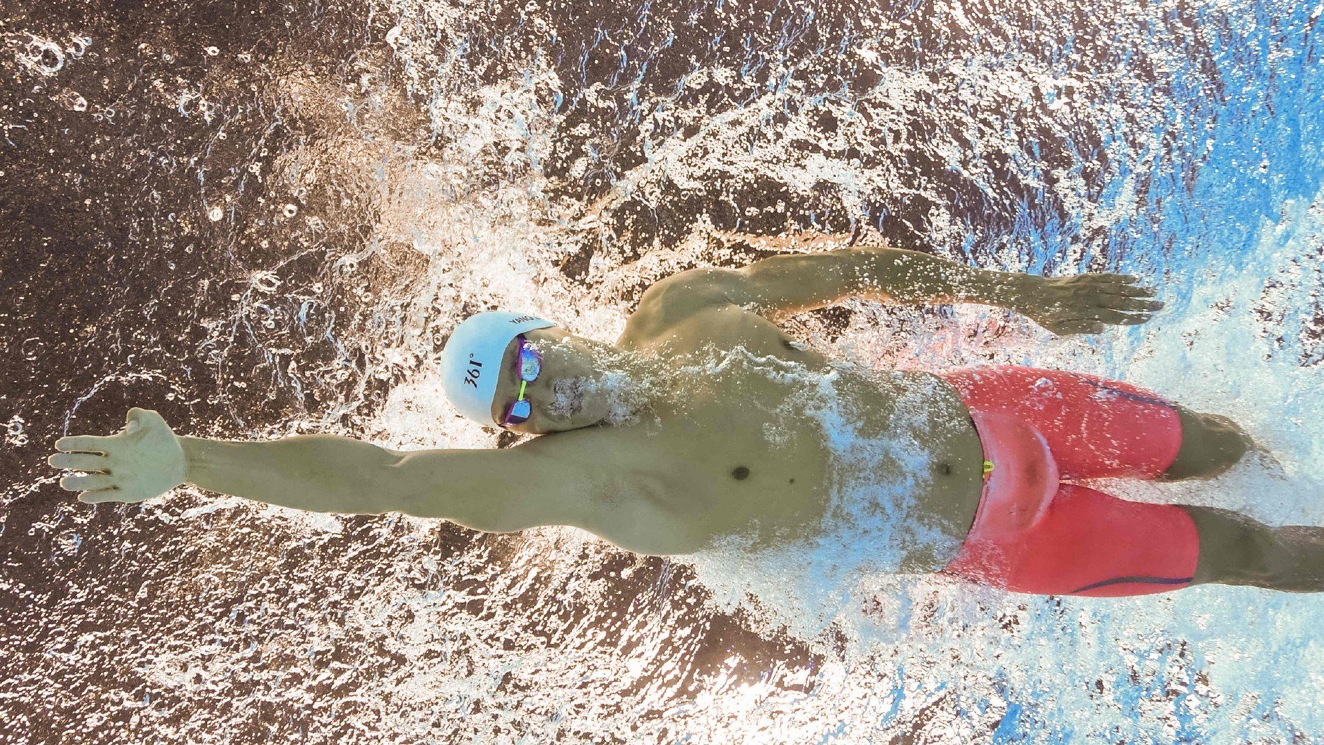 当袋鼠闯入欧洲之夜，这场欧冠穿越战背后，是足球全球化的一体两面